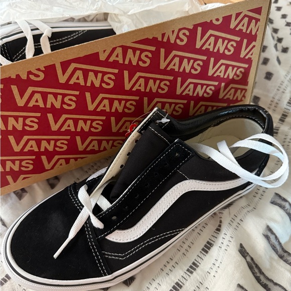 Vans Shoes - Vans Old Skool Black White Sneakers size 8 Women’s